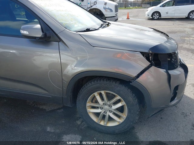 5XYKT3A62FG612546 KIA SORENTO LX