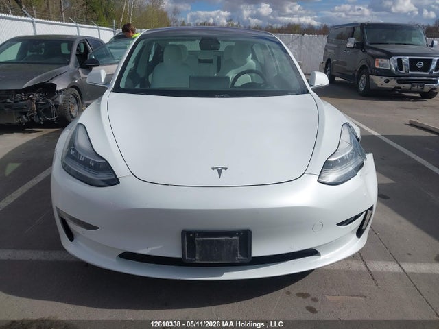12610338 :رقم المزاد ، 5YJ3E1EB7JF107953 vin ، 2018 Tesla Model 3 Long Range/performance مزاد بيع