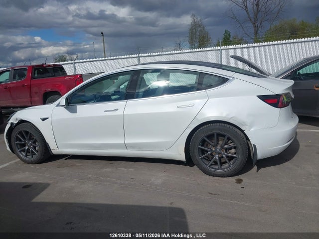 12610338 :رقم المزاد ، 5YJ3E1EB7JF107953 vin ، 2018 Tesla Model 3 Long Range/performance مزاد بيع