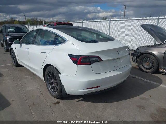 12610338 :رقم المزاد ، 5YJ3E1EB7JF107953 vin ، 2018 Tesla Model 3 Long Range/performance مزاد بيع