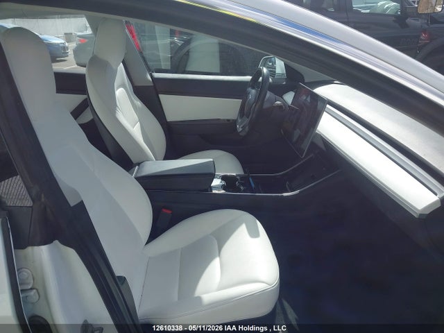 12610338 :رقم المزاد ، 5YJ3E1EB7JF107953 vin ، 2018 Tesla Model 3 Long Range/performance مزاد بيع