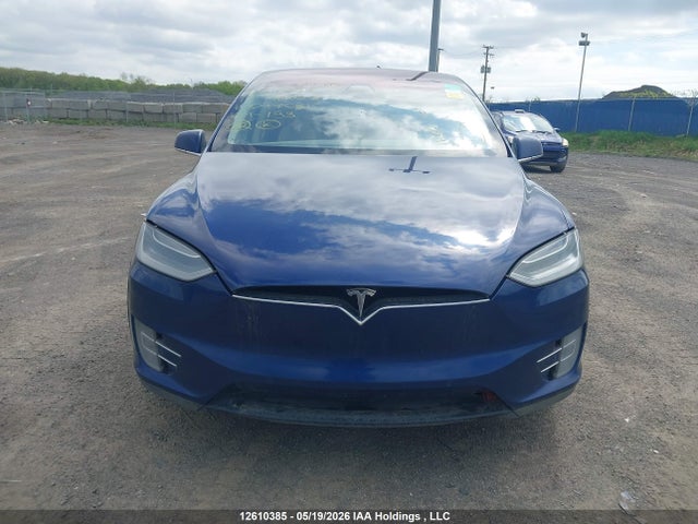 2017 Tesla Model X მანქანა იყიდება აუქციონზე, vin: 5YJXCAE42HF047681, აუქციონის ნომერი: 12610385