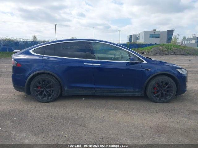 2017 Tesla Model X მანქანა იყიდება აუქციონზე, vin: 5YJXCAE42HF047681, აუქციონის ნომერი: 12610385