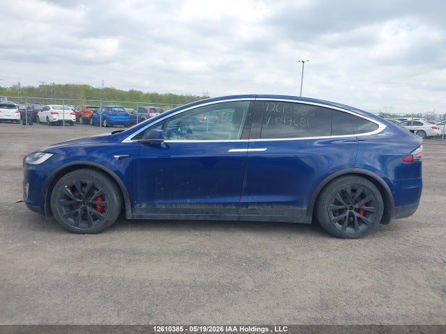 2017 Tesla Model X მანქანა იყიდება აუქციონზე, vin: 5YJXCAE42HF047681, აუქციონის ნომერი: 12610385