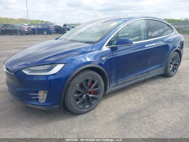 2017 Tesla Model X მანქანა იყიდება აუქციონზე, vin: 5YJXCAE42HF047681, აუქციონის ნომერი: 12610385