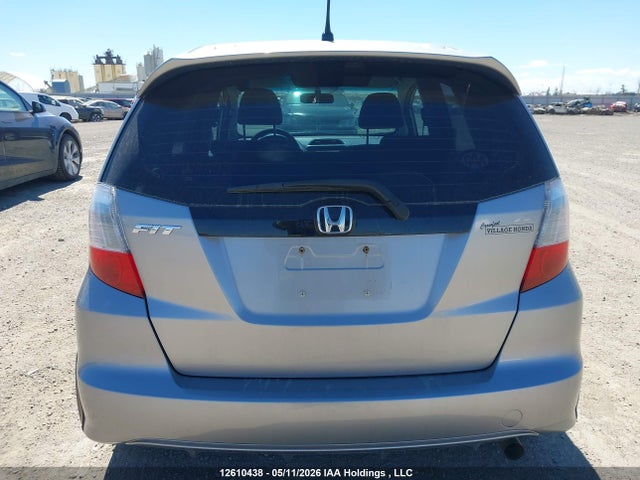 12610438 :رقم المزاد ، JHMGE8H57AC802851 vin ، 2010 Honda Fit Lx مزاد بيع
