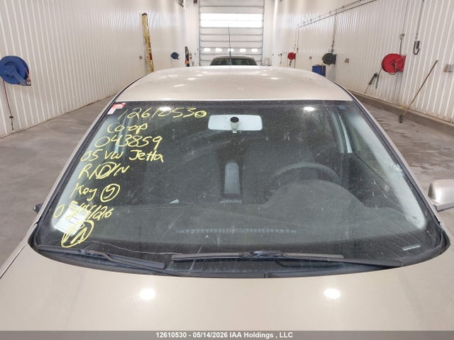 2005 Volkswagen Jetta Gls 2.0l მანქანა იყიდება აუქციონზე, vin: 3VWSK69M75M043859, აუქციონის ნომერი: 12610530