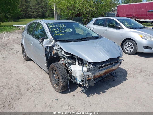 Toyota Prius C Technology 2016 JTDKDTB33G1126671 main image