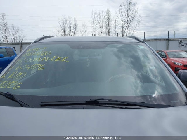Mitsubishi Outlander 2018 JA4JZ3AX0JZ604176 Image 17