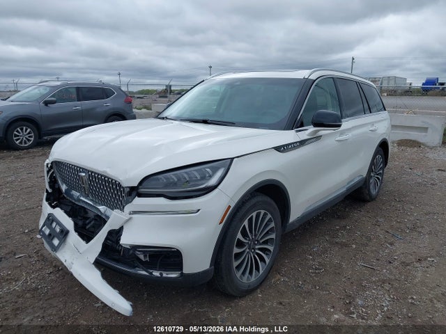 Lincoln Aviator 2023 5LM5J7XC2PGL19597 Image 2