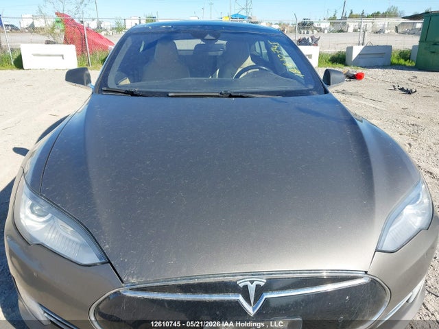 2015 Tesla Model S 70d/85d/p85d მანქანა იყიდება აუქციონზე, vin: 5YJSA1H28FF098951, აუქციონის ნომერი: 12610745