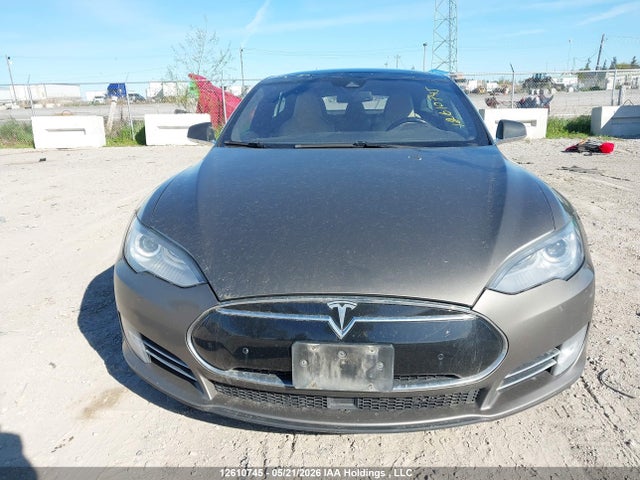 2015 Tesla Model S 70d/85d/p85d მანქანა იყიდება აუქციონზე, vin: 5YJSA1H28FF098951, აუქციონის ნომერი: 12610745