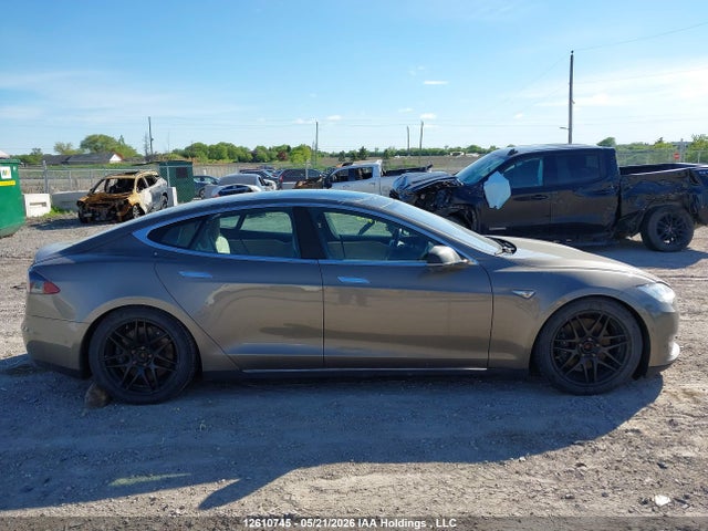 2015 Tesla Model S 70d/85d/p85d მანქანა იყიდება აუქციონზე, vin: 5YJSA1H28FF098951, აუქციონის ნომერი: 12610745