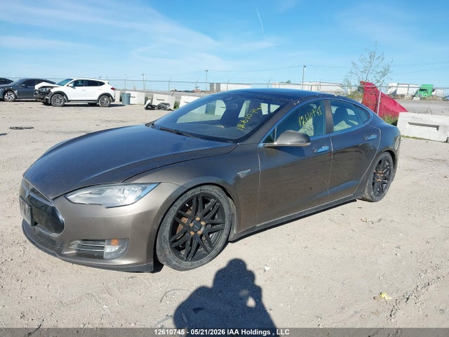 2015 Tesla Model S 70d/85d/p85d მანქანა იყიდება აუქციონზე, vin: 5YJSA1H28FF098951, აუქციონის ნომერი: 12610745