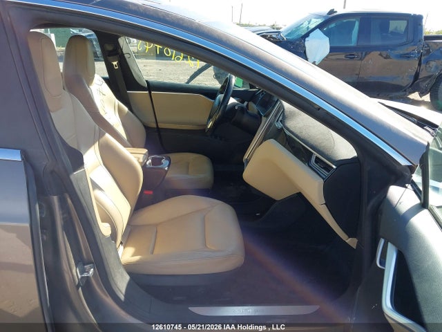 2015 Tesla Model S 70d/85d/p85d მანქანა იყიდება აუქციონზე, vin: 5YJSA1H28FF098951, აუქციონის ნომერი: 12610745