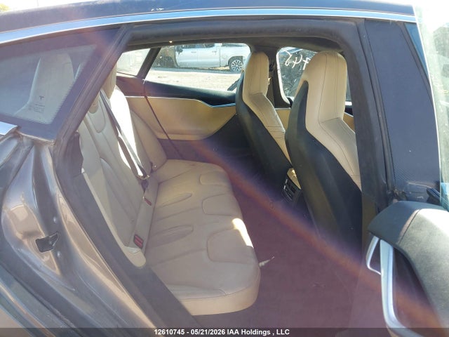 2015 Tesla Model S 70d/85d/p85d მანქანა იყიდება აუქციონზე, vin: 5YJSA1H28FF098951, აუქციონის ნომერი: 12610745