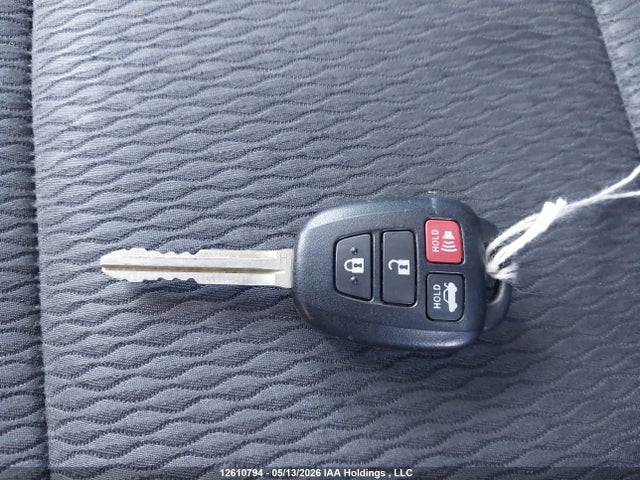 2T1BURHE5HC751257 Toyota COROLLA LE