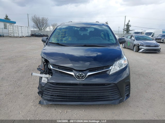 12610850 :رقم المزاد ، 5TDKZ3DC6LS030707 vin ، 2020 Toyota Sienna Le مزاد بيع
