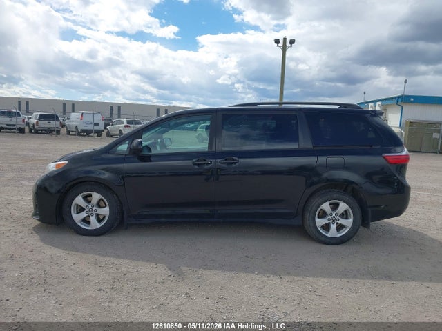 12610850 :رقم المزاد ، 5TDKZ3DC6LS030707 vin ، 2020 Toyota Sienna Le مزاد بيع