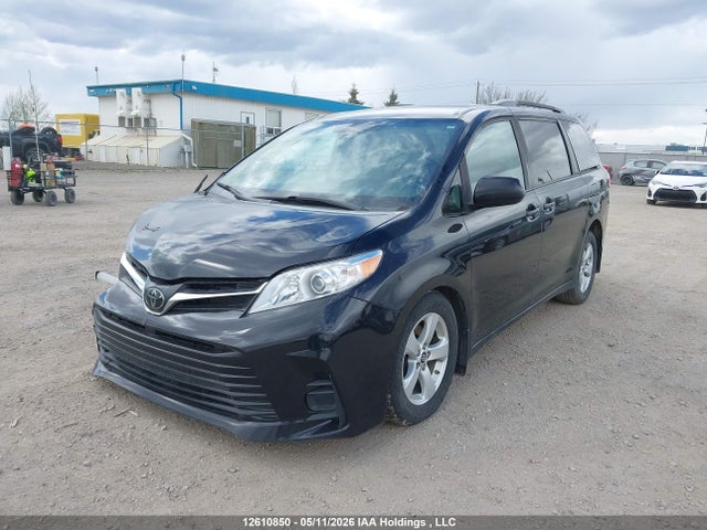 12610850 :رقم المزاد ، 5TDKZ3DC6LS030707 vin ، 2020 Toyota Sienna Le مزاد بيع