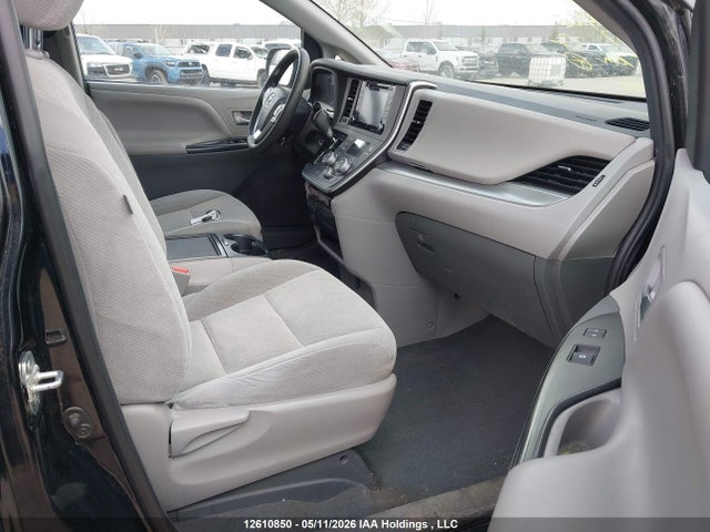 12610850 :رقم المزاد ، 5TDKZ3DC6LS030707 vin ، 2020 Toyota Sienna Le مزاد بيع