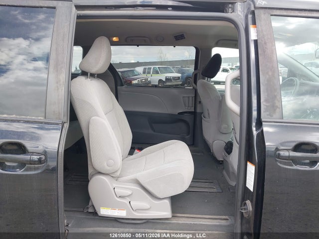 12610850 :رقم المزاد ، 5TDKZ3DC6LS030707 vin ، 2020 Toyota Sienna Le مزاد بيع