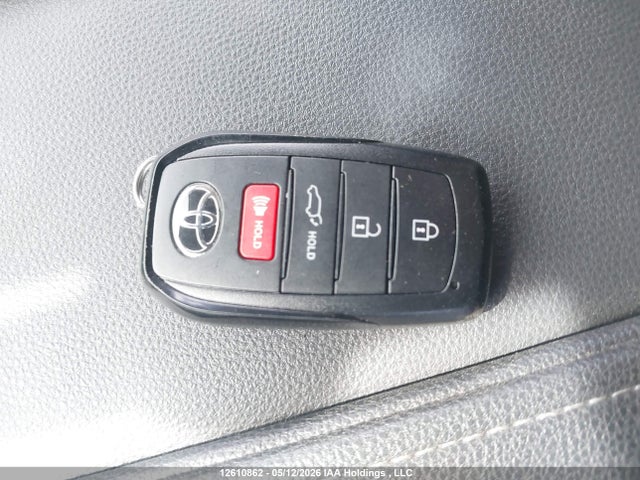 2026 Toyota Grand Highlander Hybrid Limited მანქანა იყიდება აუქციონზე, vin: 5TDACAB54TS078714, აუქციონის ნომერი: 12610862