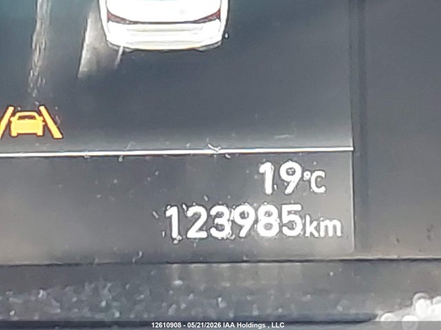 KMHLM4AG4NU277623 Hyundai ELANTRA SEL