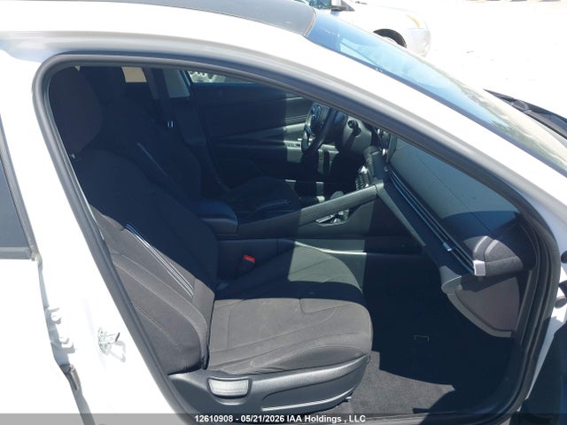 KMHLM4AG4NU277623 Hyundai ELANTRA SEL