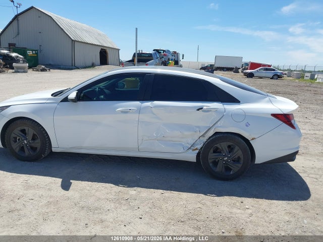 KMHLM4AG4NU277623 Hyundai ELANTRA SEL