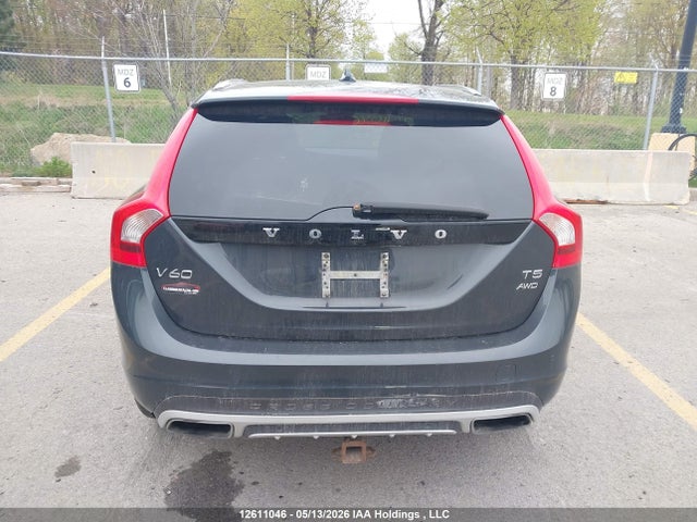 2015 Volvo V60 Cross Country Premier მანქანა იყიდება აუქციონზე, vin: YV4612HK9F1000894, აუქციონის ნომერი: 12611046