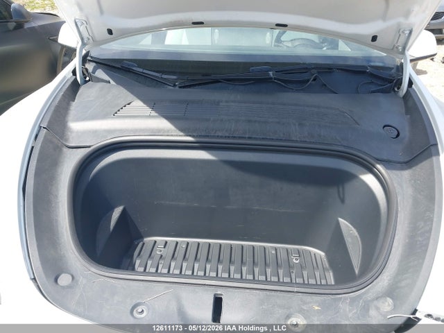 Tesla Model Y 2021 5YJYGDEF2MF182813 Image 10