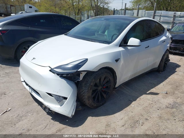 Tesla Model Y 2021 5YJYGDEF2MF182813 Image 2