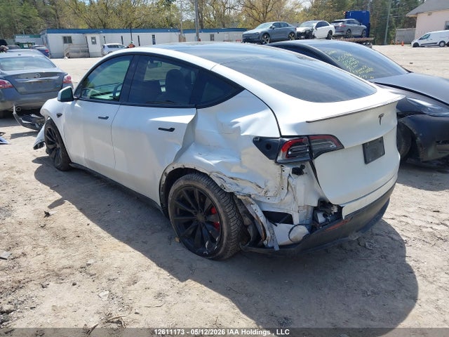 Tesla Model Y 2021 5YJYGDEF2MF182813 Image 3