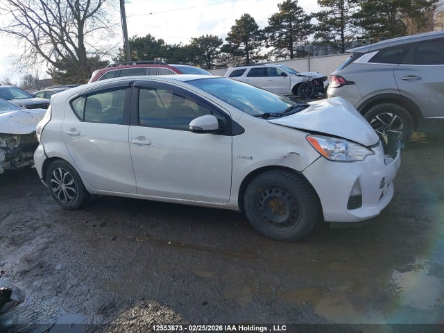 JTDKDTB31E1064023 Toyota PRIUS C