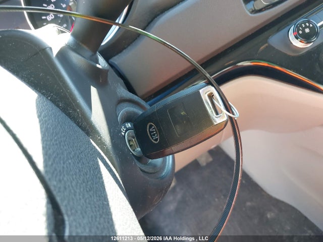 KNDMA5C10H6311145 KIA Sedona L