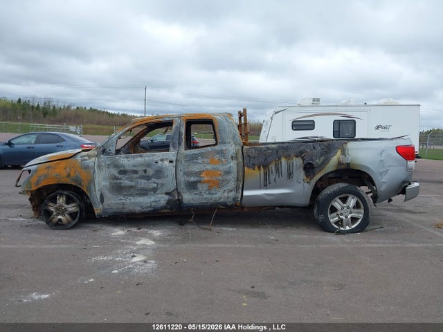 Продажа на аукционе авто 2011 Toyota Tundra Sr5 5.7l V8, vin: 5TFCY5F13BX011393, номер лота: 12611220
