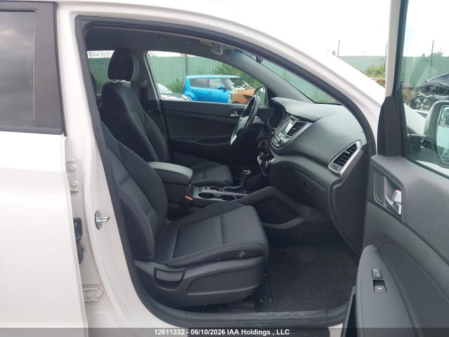 2017 Hyundai Tucson Premium მანქანა იყიდება აუქციონზე, vin: KM8J33A42HU438999, აუქციონის ნომერი: 12611232