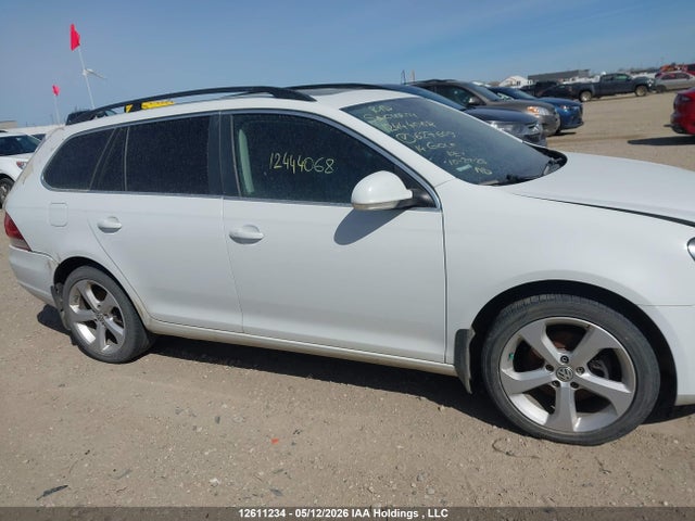 12611234 :رقم المزاد ، 3VWPX7AJ3EM627609 vin ، 2014 Volkswagen Golf 2.5l Trendline مزاد بيع
