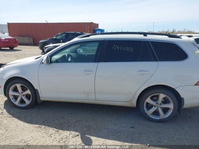 12611234 :رقم المزاد ، 3VWPX7AJ3EM627609 vin ، 2014 Volkswagen Golf 2.5l Trendline مزاد بيع