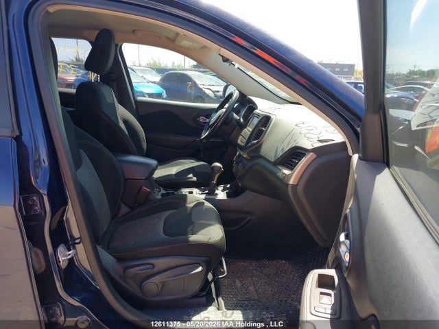 1C4PJMAS4FW772817 Jeep Cherokee Sport