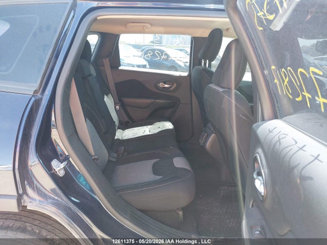 1C4PJMAS4FW772817 Jeep Cherokee Sport