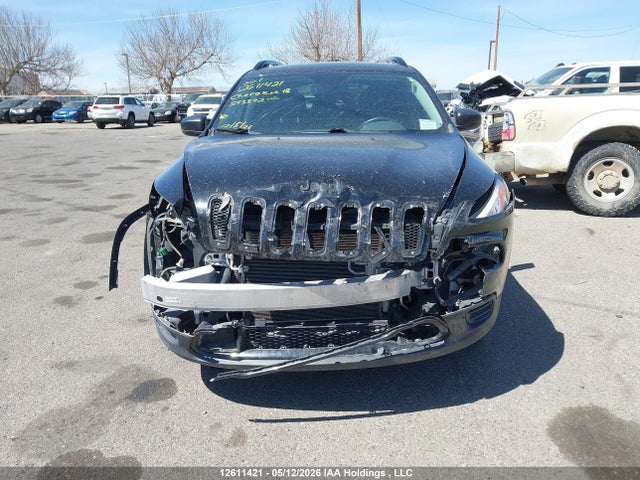 1C4PJMAX1JD593392 Jeep Cherokee Sport