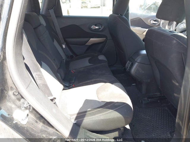 1C4PJMAX1JD593392 Jeep Cherokee Sport