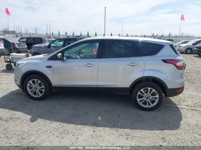 1FMCU9GD8HUC29704 Ford ESCAPE SE
