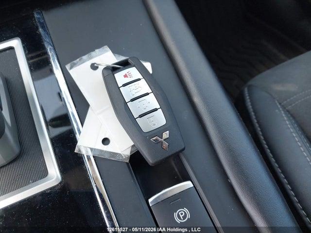 JA4J4UA88NZ614294 Mitsubishi Outlander Se/black Edition