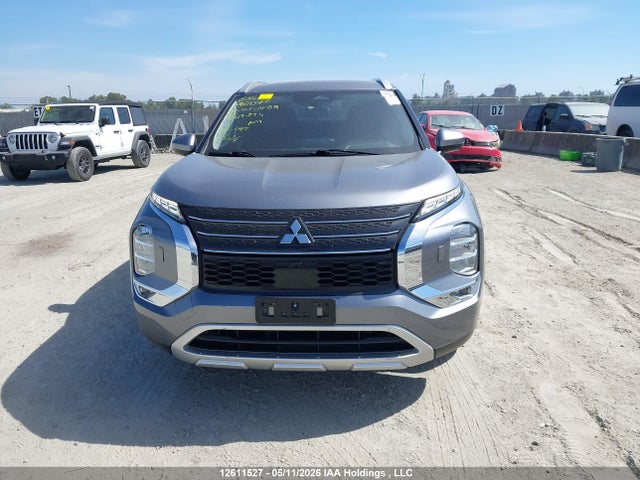 JA4J4UA88NZ614294 Mitsubishi Outlander Se/black Edition