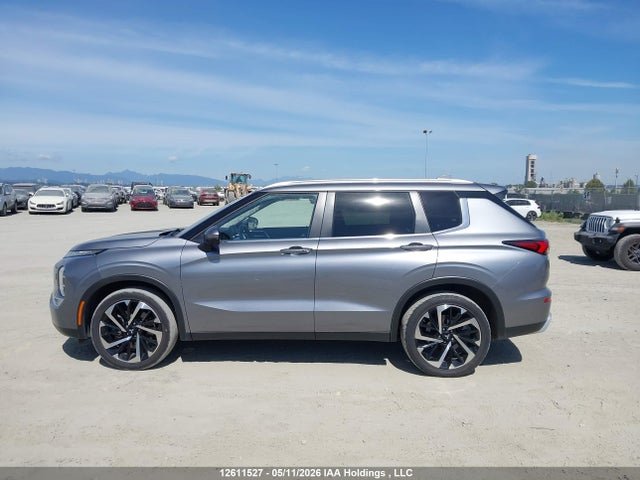 JA4J4UA88NZ614294 Mitsubishi Outlander Se/black Edition