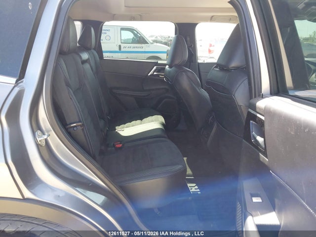 JA4J4UA88NZ614294 Mitsubishi Outlander Se/black Edition