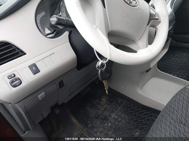 12611539 :رقم المزاد ، 5TDXK3DC7DS376244 vin ، 2013 Toyota Sienna Sport مزاد بيع
